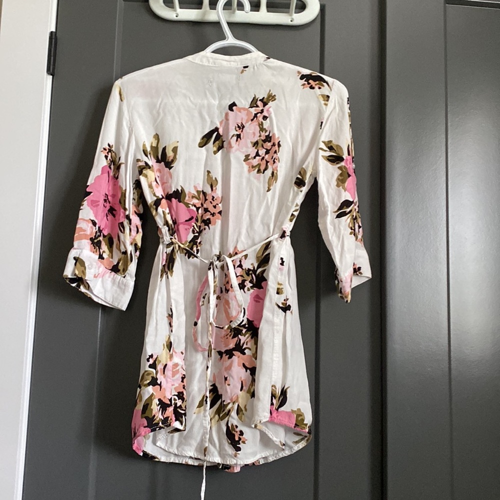 Blouse - Picture 2 of 3